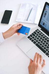 Progression du e-commerce et explosion du chiffre d’affaires des marketplaces en 2020 1 Bouleversement des habitudes d'achats